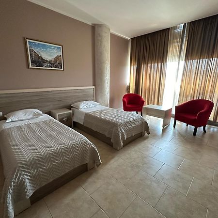 Hotel Terminal Tirana Bregu i Lumit Exterior foto