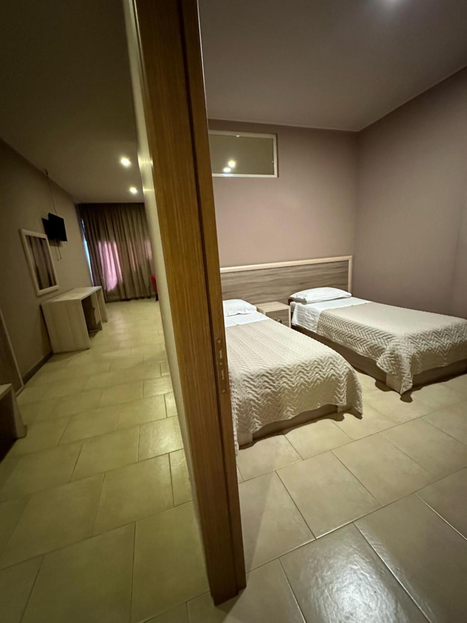 Hotel Terminal Tirana Bregu i Lumit Exterior foto